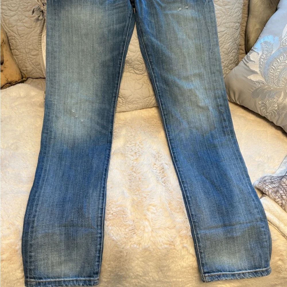 Vintage 501 25x32. Button fly. Distressed areas. Leather Levi’s branding label. - Picture 5 of 10